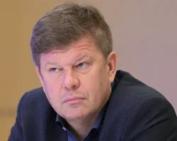 na olimpijskih igrah 2026 goda pretendenty  adeliya petrosyan petr gumennik i nikita filippov-signaldaily-ru-0