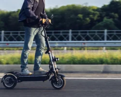 Специалисты предупреждают о тревожном росте детских травм на электросамокатах speczialisty preduprezhdayut o trevozhnom roste detskih travm na elektrosamokatah-signaldaily-ru-0