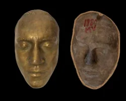 unikalnaya maska vladimira vysoczkogo ot mariny vladi i yuriya vasileva na aukczione-signaldaily-ru-0