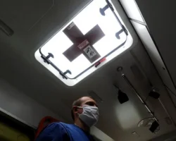 В Лесосибирске Красноярского края девятиклассница чудом выжила после падения из окна школы v lesosibirske krasnoyarskogo kraya devyatiklassnicza chudom vyzhila posle padeniya iz okna shkoly-signaldaily-ru-0