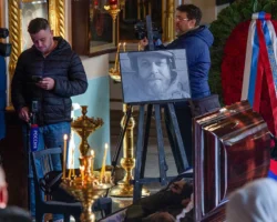 Владимир Путин наградил орденом Мужества по случаю резонансной гибели Стефан Дюжаррик vladimir putin nagradil ordenom muzhestva po sluchayu rezonansnoj gibeli stefan dyuzharrik-signaldaily-ru-0