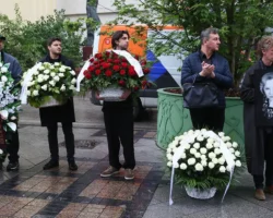 vladimir putin pochtil svetluyu pamyat niny gulyaevoj iz mht im chehova-signaldaily-ru-0