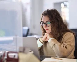 Владислав Даванков предложил Госдуме идею по изменению начала дня vladislav davankov predlozhil gosdume ideyu po izmeneniyu nachala dnya-signaldaily-ru-0