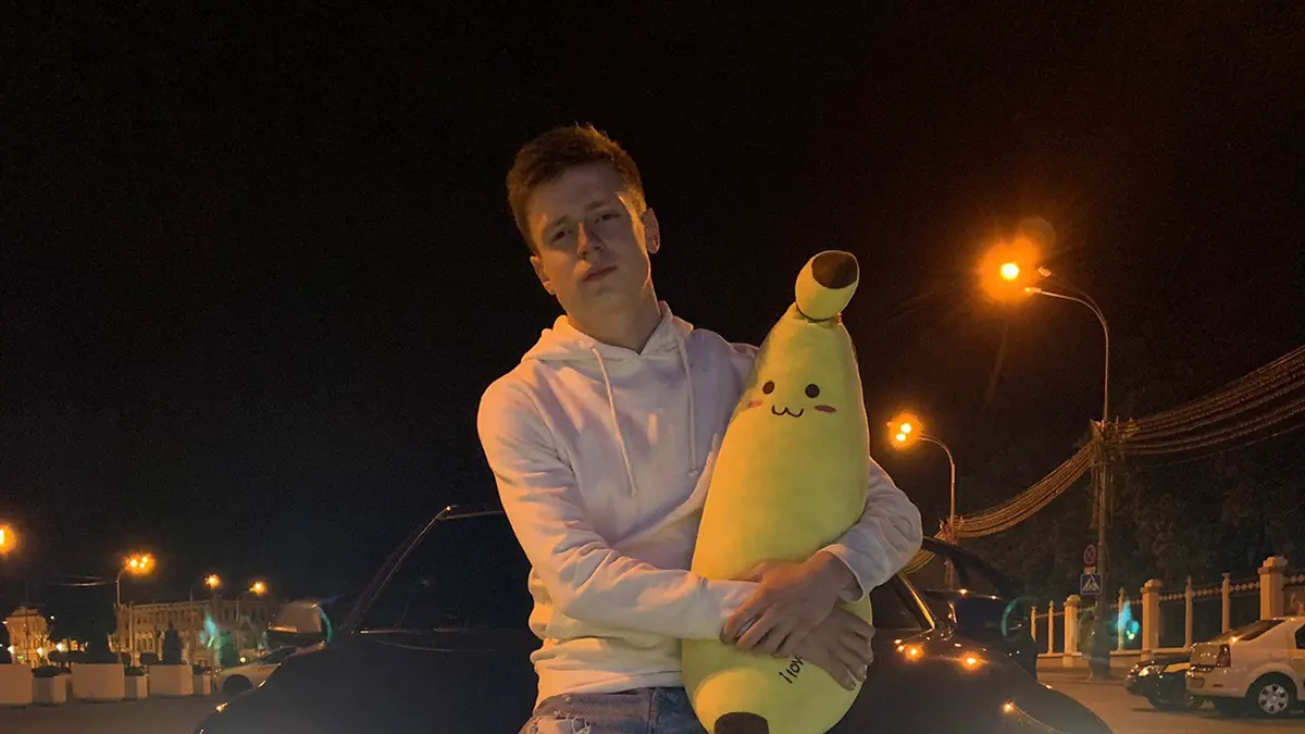 Казахстан объявил треш-стримера Mellstroy в розыск из-за рекламы казино