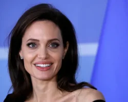 andzhelina dzholi v hersone stolknulas s dramoj v tczk nikolaevskoj oblasti-signaldaily-ru-0