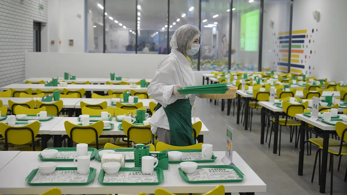 Сенатор Мурог: Ученики из многодетных семей имеют право на бесплатное питание