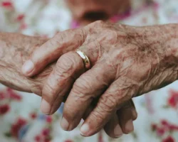 Майкл Грин рассказал, как простые привычки продлевают жизнь и молодость majkl grin rasskazal kak prostye privychki prodlevayut zhizn i molodost-signaldaily-ru-0