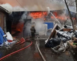 mchs rossii uspeshno likvidirovalo pozhar v skladskom pomeshhenii hrama mytishh-signaldaily-ru-0