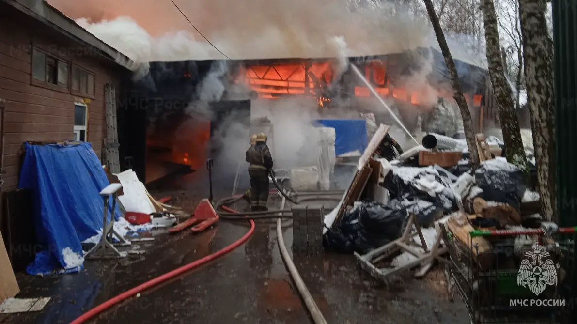 Стала известна площадь пожара на территории храма в Мытищах