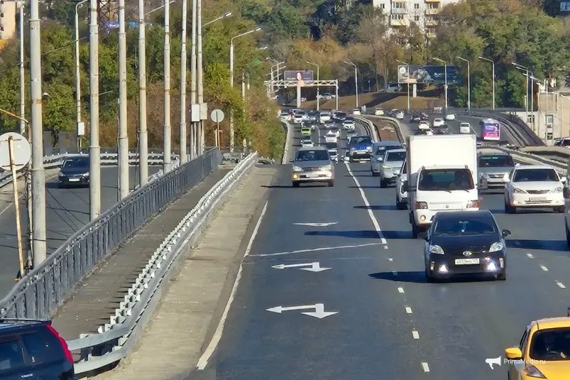 Выделенная полоса на Некрасовском путепроводе ИА PrimaMedia