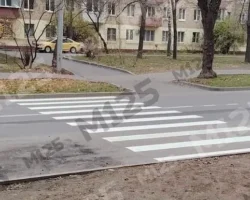 Пешеходный переход на 2-й Хуторской улице Москвы удивил горожан peshehodnyj perehod na 2j hutorskoj ulicze moskvy udivil gorozhan-signaldaily-ru-0