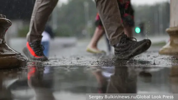 Реабилитолог рассказал, как забрызганные в слякоть брюки выдают болезнь