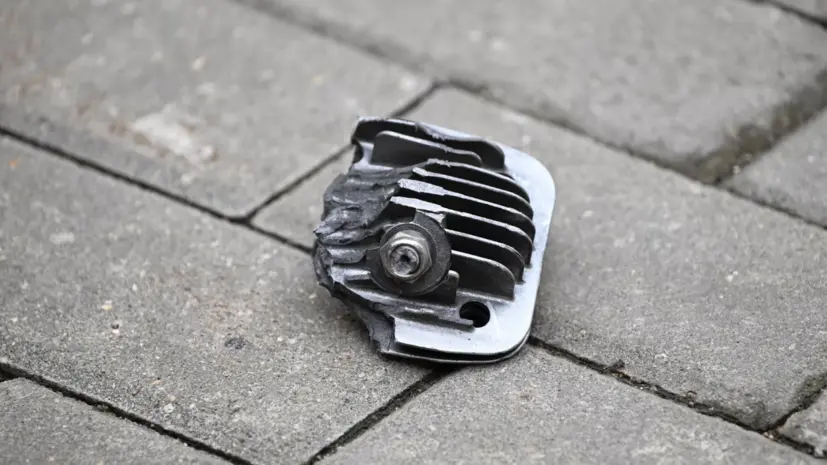 В Воронежской области обломки БПЛА ВСУ повредили крышу дома и автомобиль