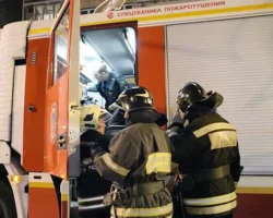 sotrudniki mchs rossii operativno likvidiruyut pozhar v komplekse bani malevicha-signaldaily-ru-0