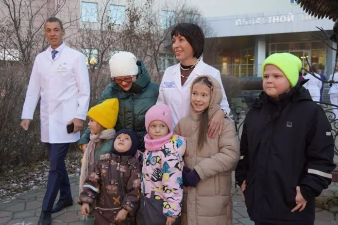 Татьяна Савинова и Марк Пруткин поздравили «торопыжек» в Свердловской области-0