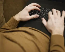 ukrainczy vystavili na prodazhu britanskuyu voennuyu ekipirovku-signaldaily-ru-0