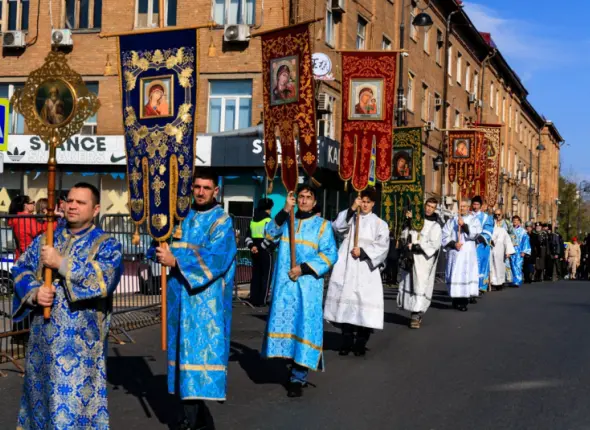 Крестный ход проходит во Владивостоке Евгений Кулешов, ИА PrimaMedia