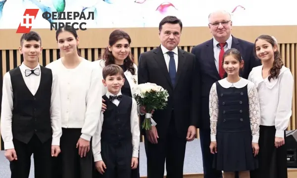 Воробьев чествует семьи Хомутинниковых, Константиновых и других героев праздника материнства-0