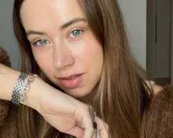 Александра Митрошина частично признала вину в Тверском суде Москвы aleksandra mitroshina chastichno priznala vinu v tverskom sude moskvy-signaldaily-ru-0