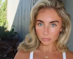 Бонни Блю привлекает внимание на Schoolies в Бали во время вечеринки bonni blyu privlekaet vnimanie na v bali vo vremya vecherinki-signaldaily-ru-0