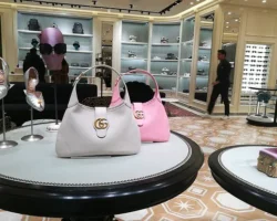 Бренды Chanel, LVMH и Dior меняют стратегию и начинают новую эпоху перемен brendy i menyayut strategiyu i nachinayut novuyu epohu peremen-signaldaily-ru-0