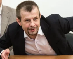 Евгений Урлашов вышел на свободу, что стало знаковым событием в Ярославле evgenij urlashov vyshel na svobodu chto stalo znakovym sobytiem v yaroslavle-signaldaily-ru-0