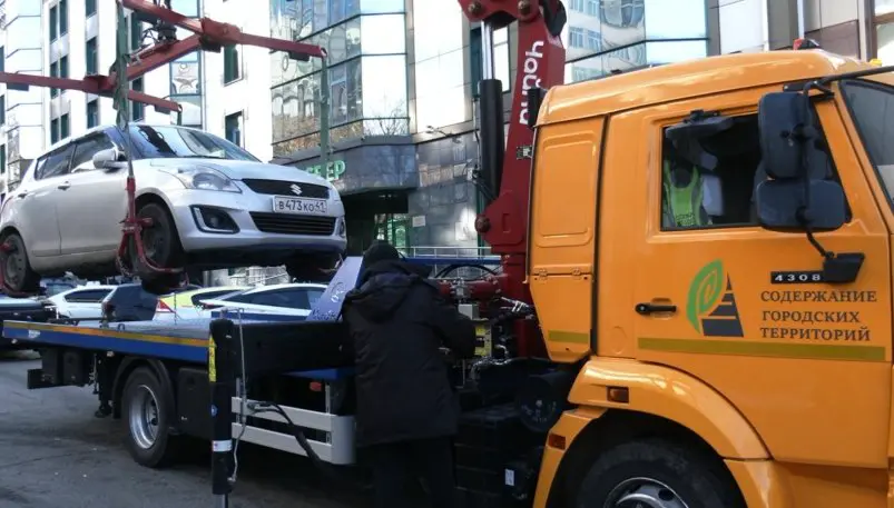 Нарушителей парковки в центре Владивостока отправили на штрафстоянку пресс-служба "Цифровое Приморье"
