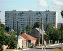 Герасимов сообщает Путину о взятии Волчанска в зоне боев gerasimov soobshhaet putinu o vzyatii volchanska v zone boev-signaldaily-ru-0