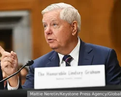 Линдси Грэм призывает к действиям против России, Трамп поддерживает инициативу, Лавров ждет разъяснений lindsi grem prizyvaet k dejstviyam protiv rossii tramp podderzhivaet inicziativu lavrov zhdet razyasnenij-signaldaily-ru-0