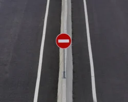 Обновленные дорожные знаки и новые правила дорожного движения с 2026 года obnovlennye dorozhnye znaki i novye pravila dorozhnogo dvizheniya s 2026 goda-signaldaily-ru-0