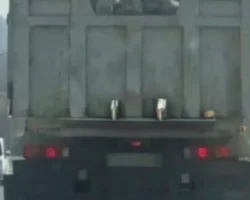 Полиция Артёма пресекла нарушение ПДД, составив протокол на водителя грузовика policziya artyoma presekla narushenie pdd sostaviv protokol na voditelya gruzovika-signaldaily-ru-0