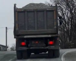 Полиция Артёма привлекла к ответственности водителя грузовика – позитивные изменения policziya artyoma privlekla k otvetstvennosti voditelya gruzovika pozitivnye izmeneniya-signaldaily-ru-0