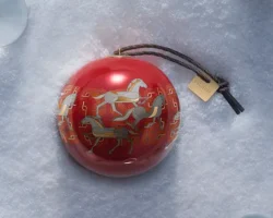 Сияние Нового Года с роскошными елочными шарами Bork и эксклюзивными пластырами Hermes siyanie novogo goda s roskoshnymi elochnymi sharami i eksklyuzivnymi plastyrami -signaldaily-ru-0