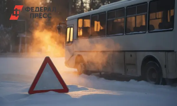 Столкновение автобуса и мусоровоза произошло на перекрестке в Тюмени-0