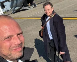 Тео Франкен и Барт де Вевер сделали загадочную шутку о поездке на Украину teo franken i bart de vever sdelali zagadochnuyu shutku o poezdke na ukrainu-signaldaily-ru-0