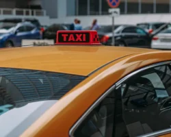 Водители такси Владивостока выступили против комиссий агрегаторов и тарифов voditeli taksi vladivostoka vystupili protiv komissij agregatorov i tarifov-signaldaily-ru-0