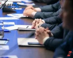 Юрий Бурлачко и Сергей Гаркуша обсуждают инициативы Законодательного собрания yurij burlachko i sergej garkusha obsuzhdayut inicziativy zakonodatelnogo sobraniya-signaldaily-ru-0