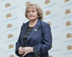 Бабушкина отмечает значительный вклад уральцев в развитие области babushkina otmechaet znachitelnyj vklad uralczev v razvitie oblasti-signaldaily-ru-0