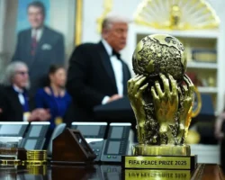 ФИФА вручила Трампу премию мира перед ЧМ-2026 в США, Канаде и Мексике fifa vruchila trampu premiyu mira pered chm2026 v ssha kanade i meksike-signaldaily-ru-0