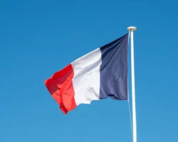 Клеманс Гетте рассматривает взгляды Франции, Дании и США на Гренландию klemans gette rassmatrivaet vzglyady franczii danii i ssha na grenlandiyu-signaldaily-ru-0