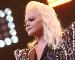 Лариса Долина и Сергей Пудовкин дали концерт в МИРе Домодедова larisa dolina i sergej pudovkin dali konczert v mire domodedova-signaldaily-ru-0