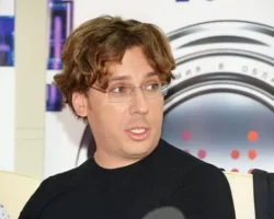 Максим Галкин, Алла Пугачева их возвращение на Родину maksim galkin alla pugacheva ih vozvrashhenie na rodinu-signaldaily-ru-0