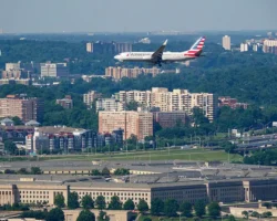 Пентагон демонстрирует успешный удар по наркоторговцам в Тихом океане pentagon demonstriruet uspeshnyj udar po narkotorgovczam v tihom okeane-signaldaily-ru-0