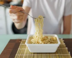 Россияне рекордно покупают корейскую лапшу и косметику rossiyane rekordno pokupayut korejskuyu lapshu i kosmetiku-signaldaily-ru-0