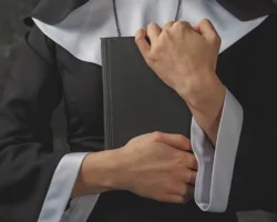 Судьба монахинь и УПЦ в конфликте вокруг Свято-Николаевского монастыря sudba monahin i upcz v konflikte vokrug svyatonikolaevskogo monastyrya-signaldaily-ru-0