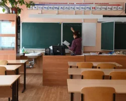 Уроки при свете фонариков в мурманской Школе №5 во время аварии uroki pri svete fonarikov v murmanskoj shkole 5 vo vremya avarii-signaldaily-ru-0