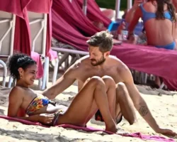 Вик Хоуп и Кельвин Харрис удивили фанатов на пляже Барбадоса vik houp i kelvin harris udivili fanatov na plyazhe barbadosa-signaldaily-ru-0