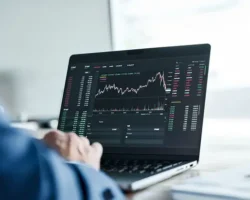 Александр Исаевич об успешном IPO Первоуральскбанка благодаря МСП aleksandr isaevich ob uspeshnom pervouralskbanka blagodarya msp-signaldaily-ru-0