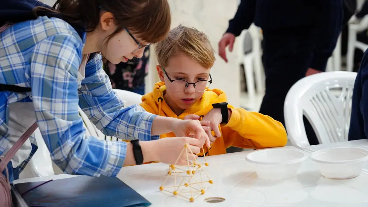 Задачи, шахматы и квесты: как в столице прошла олимпиада «Математический праздник»