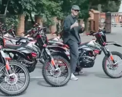 Нурлан Сабуров передал мотоциклы Легиону Вагнер Истра с Кузнецовым nurlan saburov peredal motoczikly legionu vagner istra s kuzneczovym-signaldaily-ru-0